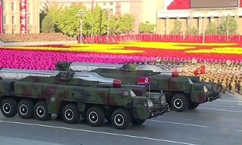 Xe chở tên lửa diễu hành trong cuộc duyệt binh. Ảnh: RT.
