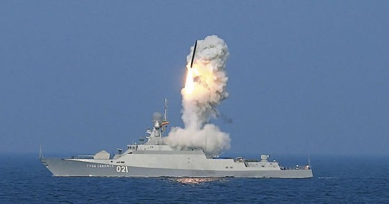 Tàu hộ tống tên lửa Buyan-M phóng tên lửa hành trình chống hạm Klub trong một cuộc tập trận. Ảnh: VPK.
