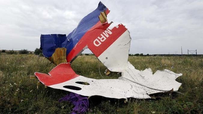 Mảnh vỡ của máy bay mang số hiệu MH17 tại miền Đông Ukraine. Ảnh: AFP.