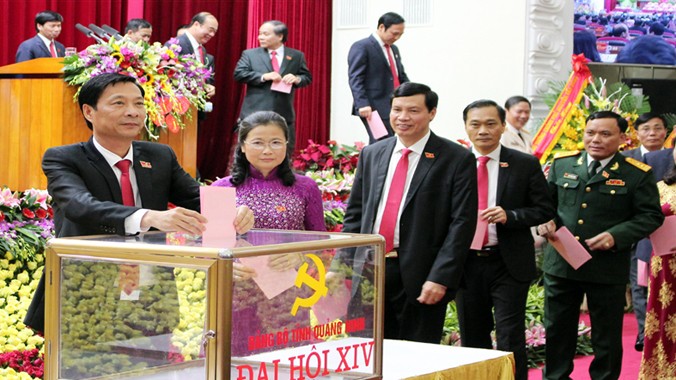 Ông Nguyễn Văn Đọc (bìa trái) tái đắc cử Bí thư Tỉnh ủy Quảng Ninh khóa 14.