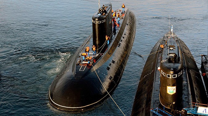 Tàu ngầm lớp Kilo Project 877LPMB mang tên Kaluga.
