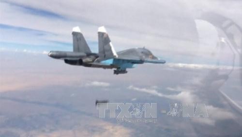 Máy bay chiến đấu Su-34 của Nga thả bom oanh tạc các mục tiêu IS tại Syria. Ảnh: Reuters/TTXVN.