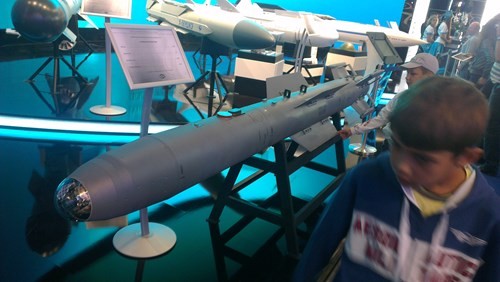 Bom dẫn đường thông minh KAB-250 được trưng bày tại triển lãm Ngày Sáng tạo-2015 do Bộ quốc phòng Nga tổ chức.