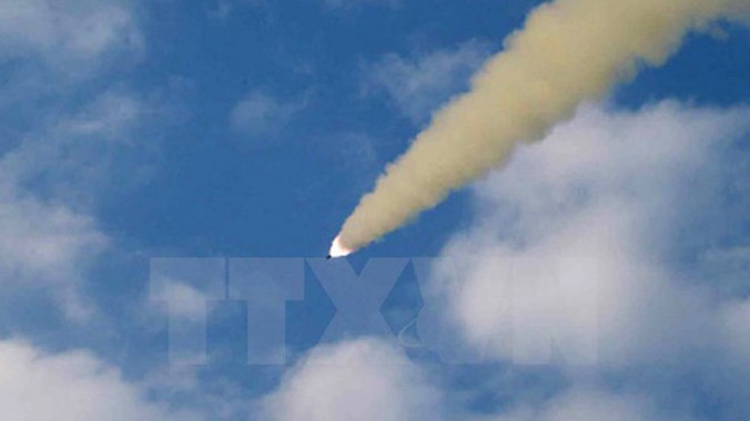 Tên lửa chiến thuật được phóng lên từ một địa điểm bí mật ở Triều Tiên. Nguồn: AFP/TTXVN.