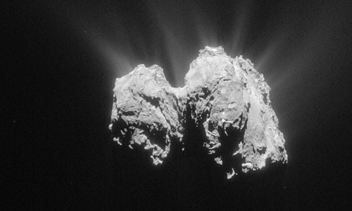 Sao Chổi 67P Churyumov-Gerasimenko chụp từ tàu vũ trụ Rosetta hôm 3/5. Ảnh: ESA.