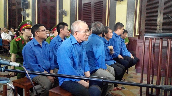 Bị cáo Hồ Đăng Trung được luật sư bào chữa đề nghị chuyển tội danh. Ảnh: Việt Văn.