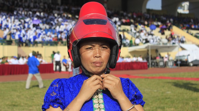 Cận cảnh chiếc mũ bảo hiểm dành cho phụ nữ Thái.