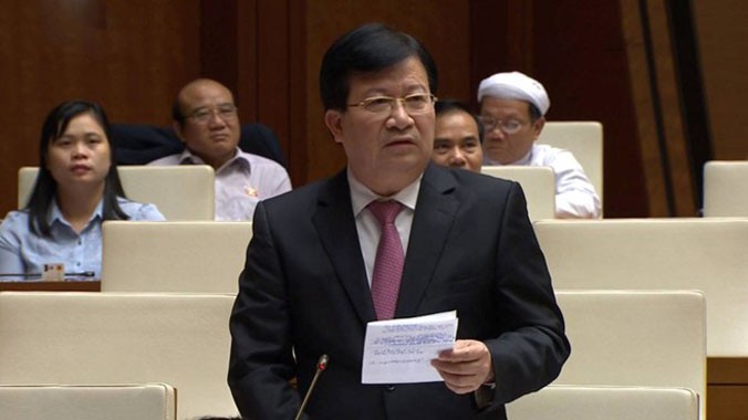 Bộ trưởng Xây dựng Trịnh Đình Dũng tại phiên thảo luận.