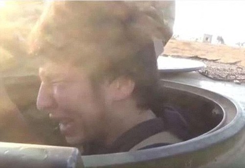 Babur Israilov khóc thảm thiết trước khi đánh bom liều chết tại Syria.