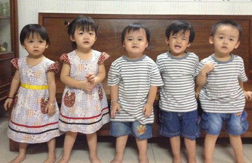 5 bé theo thứ tự từ trái qua phải: Út, Tư, Ba, Hai, Cả. Ảnh: GĐCC.