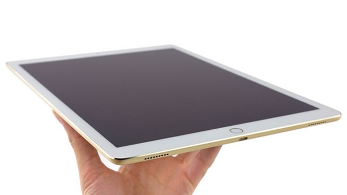 iPad Pro bắt đầu cho đặt hàng từ hôm qua là model máy tính bảng có màn hình lớn nhất của Apple (12,9 inch) và cũng là mẫu đắt nhất với giá từ 799 đến 1.079 USD. So với các thế hệ iPad khác.