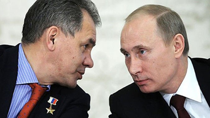 Bộ trưởng Quốc phòng Nga Sergei Shoigu (trái) và Tổng thống Putin.