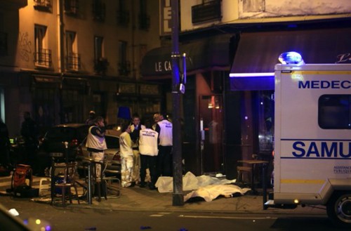 Hiện trường một vụ xả súng trong cuộc tấn công khủng bố ở Paris. Ảnh: AFP.