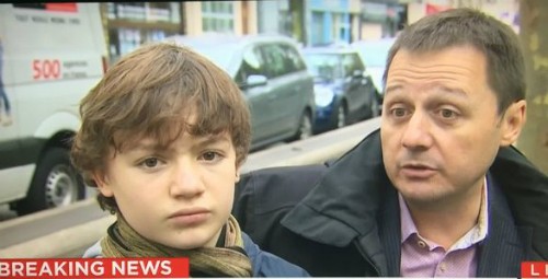 Hình ảnh anh John Leader và con trai Oscar trên kênh CNN. Ảnh: News.com.au.