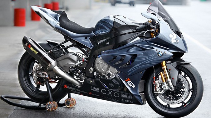 Là một trong những cổ máy superbike mạnh nhất hiện nay, siêu môtô BMW S1000RR luôn là sự lựa chọn của bikers đam mê xe môtô phân khối lớn (PKL), đặc biệt là những tay đua xe đường phố.