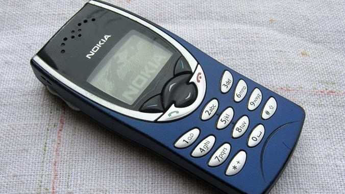 Nokia 8210 là mẫu di động được giới tội phạm ưa dùng. Ảnh: Mobileburn.
