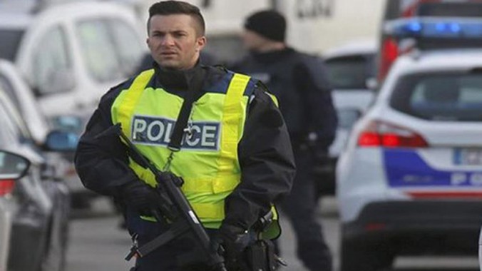 Cảnh sát kiểm soát gắt gao tuyến đường xuyên biên giới giữa Pháp và Đức nhằm đề phòng khủng bố.