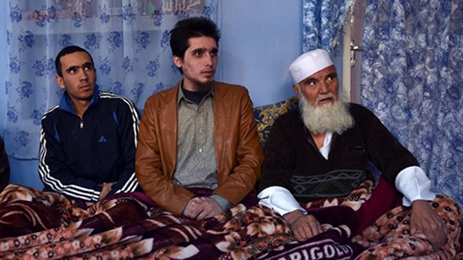 Mohammed Yousuf (giữa) tại nhà của người thân ở Kabul. Ảnh: AFP.
