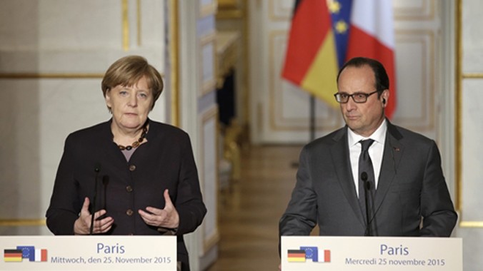 Thủ tướng Đức Angela Merkel (trái) và Tổng thống Pháp Francois Hollande. ảnh: Reuters.