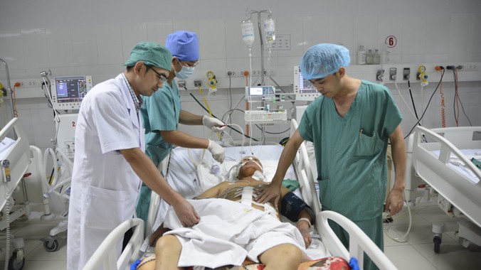 Bệnh nhân Ngô Hòa đang được hồi sức tích cực sau ca đại phẫu.