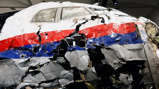 Mô hình dựng lại chiếc MH17 bị bắn rơi tại Ukraine năm ngoái. Ảnh: Independent.