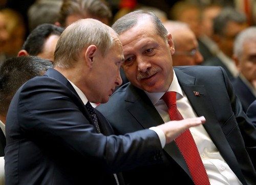 Ông Putin (trái) và ông Erdogan trong một cuộc gặp hồi năm ngoái. Ảnh: NYTimes