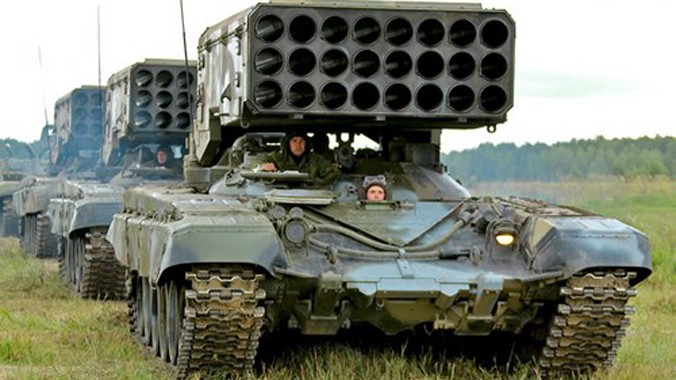 Pháo phản lực phóng loạt TOS-1 220 mm.