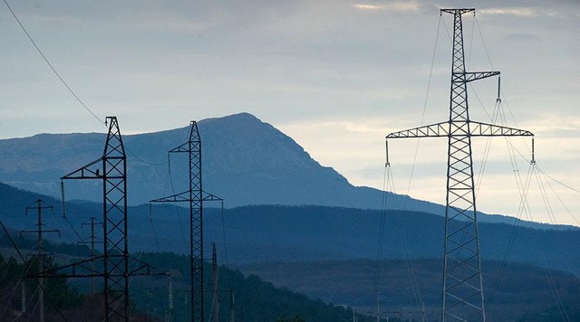 Nga bắt đầu cung cấp điện tới bán đảo Crimea. Ảnh: RT.