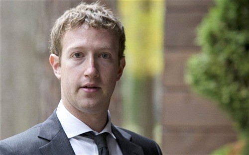Zuckerberg rất hiếm khi mặc áo vest. Ảnh: Telegraph.