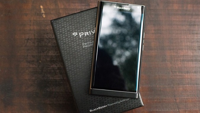 BlackBerry Priv chính hãng đã đến tay người dùng. 