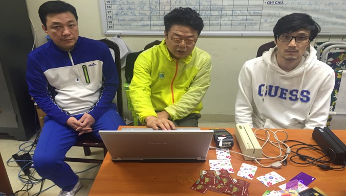 Bắt giam 3 người Hàn Quốc vì dùng thẻ ngân hàng giả