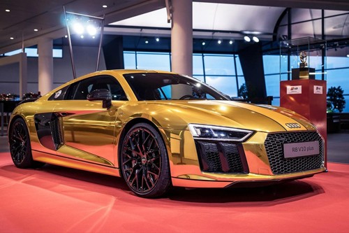 Lóa mắt với siêu xe Audi R8 V10 khoác bộ cánh mạ vàng
