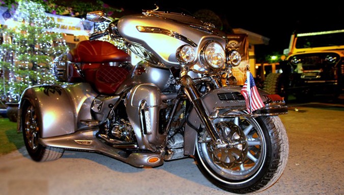 Harley-Davidson Tri Glide là mẫu môtô 3 bánh cao cấp theo phong cách cổ điển nổi tiếng của hãng xe Mỹ. Dòng xe này được phát triển dựa trên Electra Glide hay Ultra Classic.