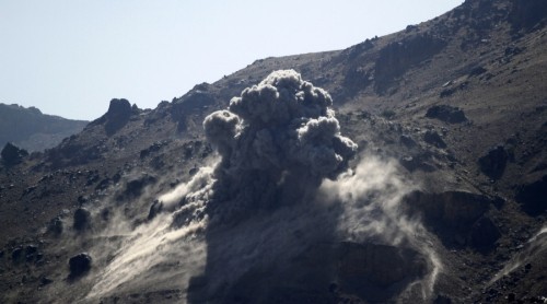 Hai quả tên lửa đạn đạo được phóng từ Yemen tới Arab Saudi. Ảnh minh hoạ: Reuters.