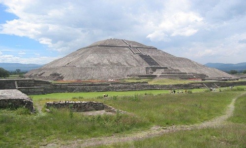 Kim tự tháp Mặt Trời ở Teotihuacan. Ảnh: Flickr.