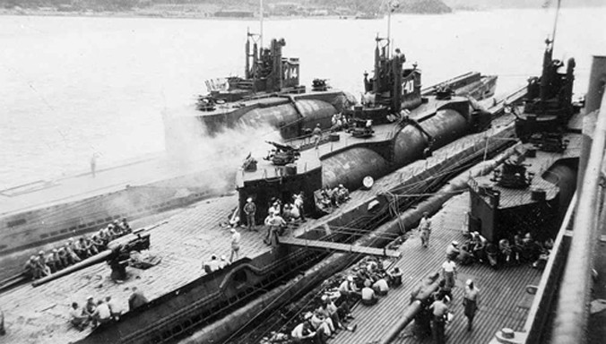 Siêu tàu ngầm I-400 được Mỹ kéo về Hawaii. Ảnh: Wikipedia.