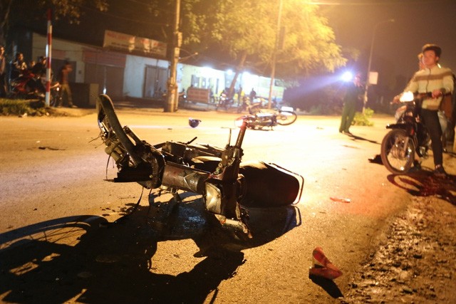 Hà Nội: Người xe nằm 'la liệt' trên đường sau tiếng động lớn