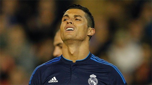 Ronaldo thất vọng về bàn thua thứ hai của Real. Ảnh: Reuters.