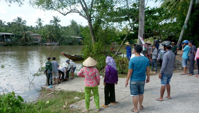 Hiện trường vụ tai nạn làm anh Phạm Văn L., tử vong. Ảnh: Tân Châu.