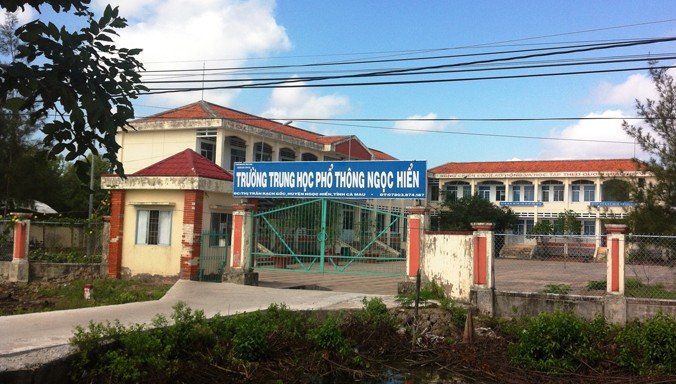 Trường THPT Ngọc Hiển nơi xảy ra sự việc 'thầy giáo gạ tình nữ sinh'.