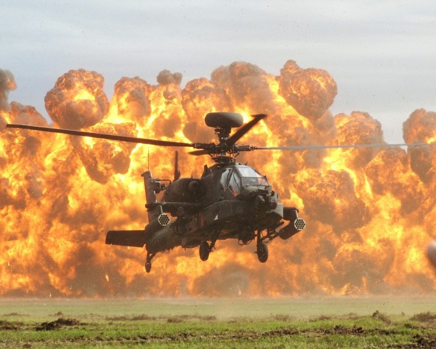 Trực thăng tấn công AH-64D Apache. Ảnh: U.S Army.