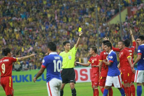 Trọng tài Ma Ning là một trong bảy trọng tài FIFA của Trung Quốc.