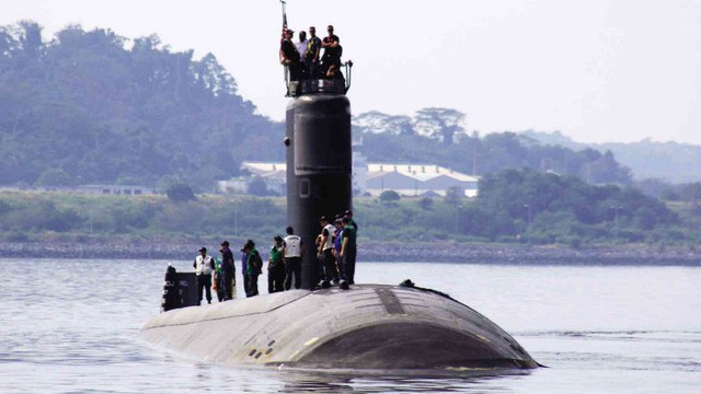 Tàu ngầm USS Topeka của Hải quân Mỹ tại vịnh Subic. Ảnh: Inquirer.