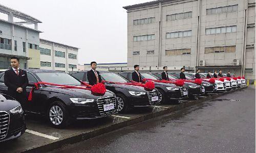 13 chiếc Audi6 xếp hàng trong lễ bàn giao. Ảnh: Zhuzhouwang.