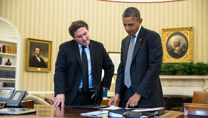 Cody Keenan trong một lần làm việc cùng Tổng thống Obama. Ảnh: White house.