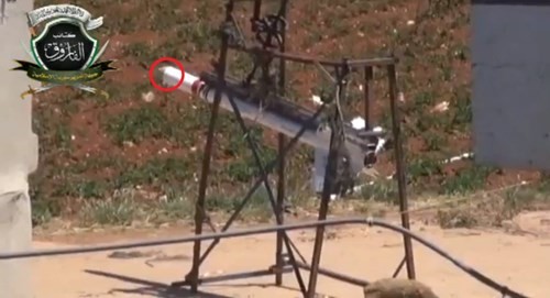 Một dàn tên lửa đất đối không tự tạo bằng các loại tên lửa không đối không được quân nổi dậy và IS sử dụng tại chiến trường Syria.