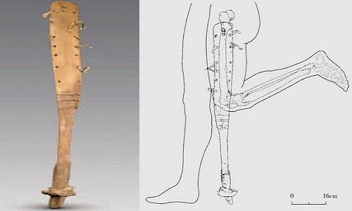 Chiếc chân giả hình móng ngựa trong ngôi mộ 2.200 năm tuổi ở Trung Quốc. Ảnh: Viện Khảo cổ Trung Quốc.