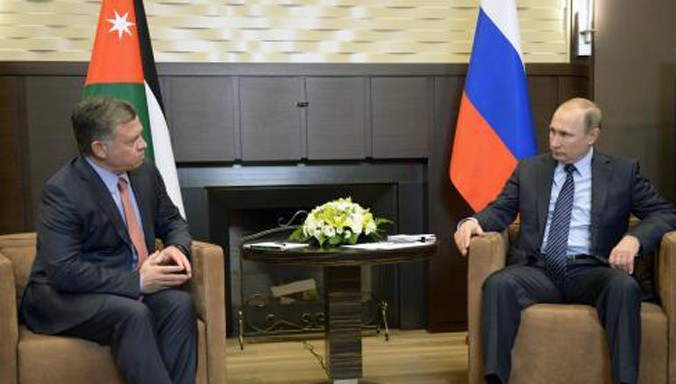 Tổng thống Nga Vladimir Putin (phải) trong cuộc gặp với Quốc vương Jordan Abdullah II (trái) tại Sochi ngày 24/11/2014. Ảnh: THX/ TTXVN.