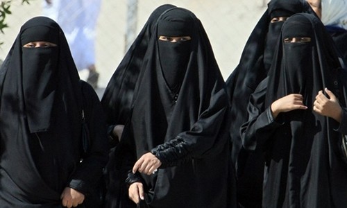 Phụ nữ Hồi giáo mặc burqa. Ảnh: AFP.