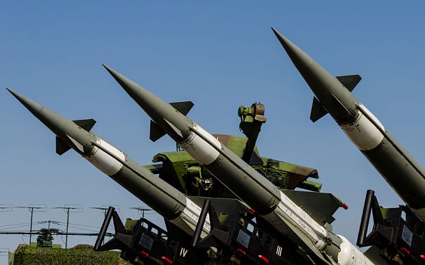 Các nhà khoa học Nga cho rằng tên lửa mang theo đầu đạn hạt nhân có thể làm chệch hướng tiểu hành tinh. Ảnh: AFP.